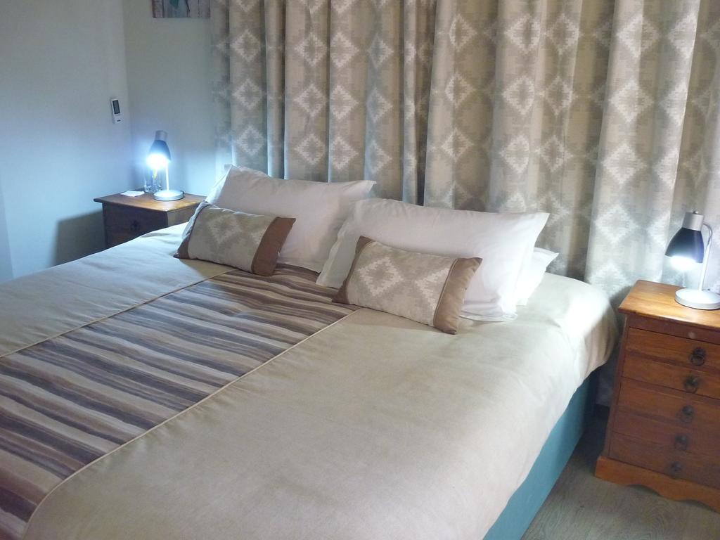 Flamboyant Ocean View - Ex Hillside Haven Apartman Tamarin Kültér fotó