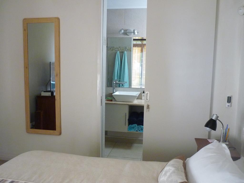 Flamboyant Ocean View - Ex Hillside Haven Apartman Tamarin Kültér fotó