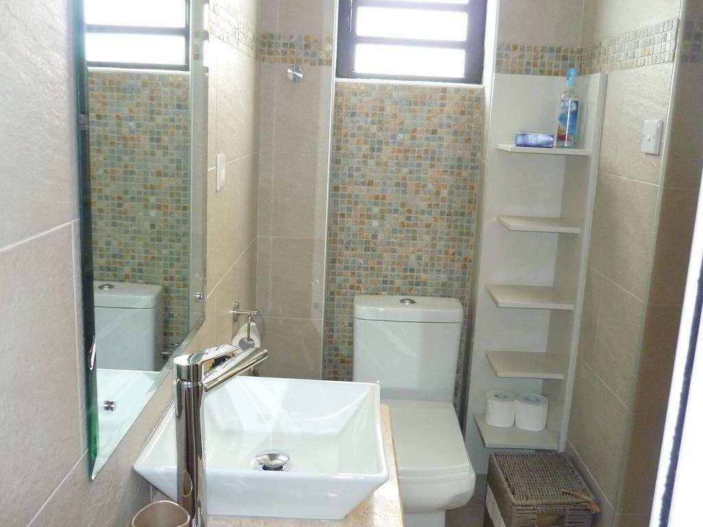 Flamboyant Ocean View - Ex Hillside Haven Apartman Tamarin Kültér fotó